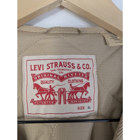 Levi's Marlowe Oversized Reversible Sherpa Jacket in Coconut Milk - Picture 7 of 14